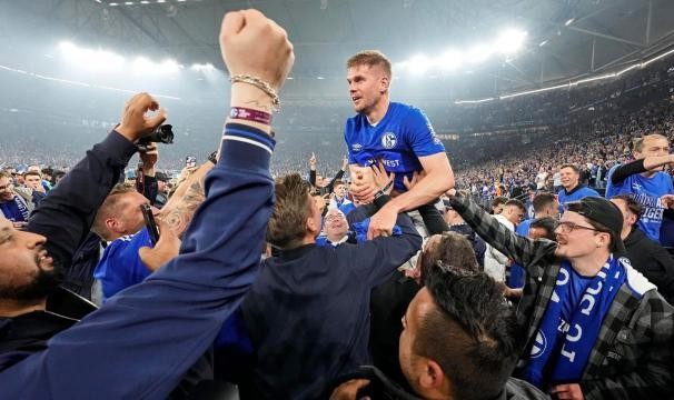 “欧洲斗士”在德乙重生！沙尔克04提前1轮重返德甲